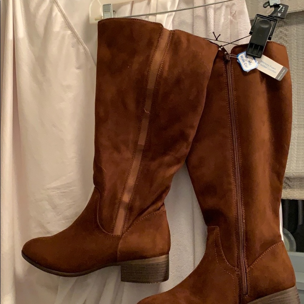 NWT Faux suede, side zip, low heel, rich tan boots